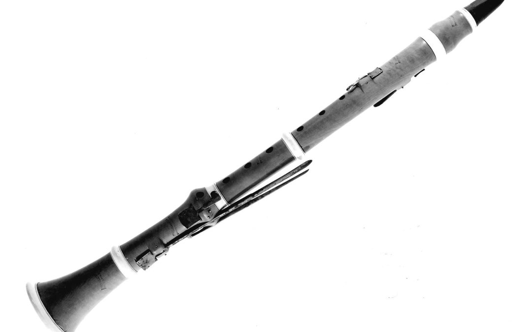 Il clarinetto legge un do e suona un si bemolle, e non &egrave; un errore