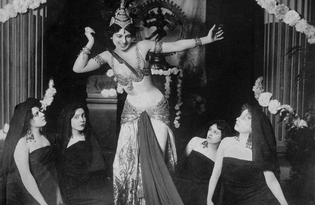 Mata Hari ballò alla Scala nel 1912. Quella sera debuttava anche un’allieva della scuola