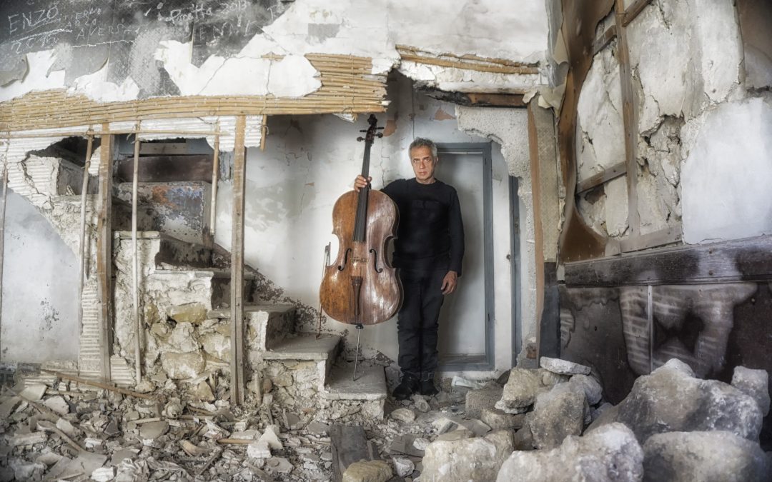 Giovanni Sollima: «Il violoncello canta, piange, ride, urla. Parla»